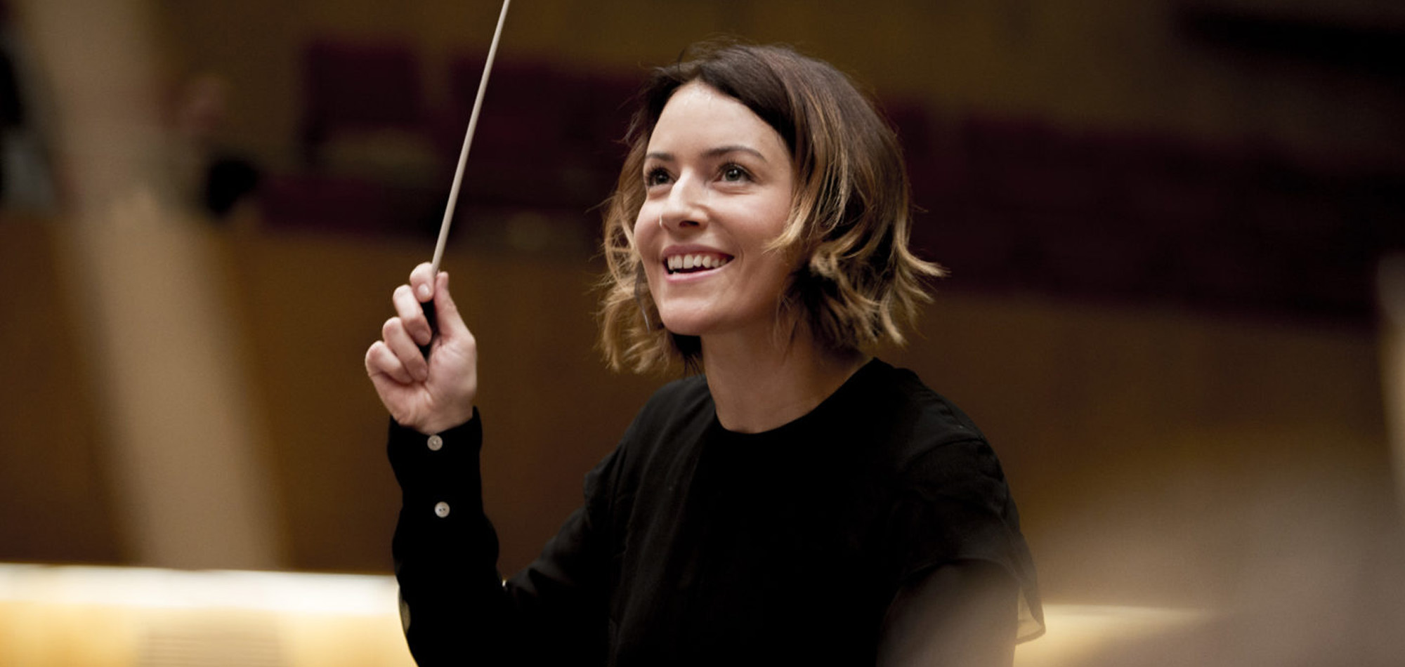 La directora mexicana Alondra de la Parra dirigirá a la Orquesta Nacional de España los días 14, 15 y 16 de mayo